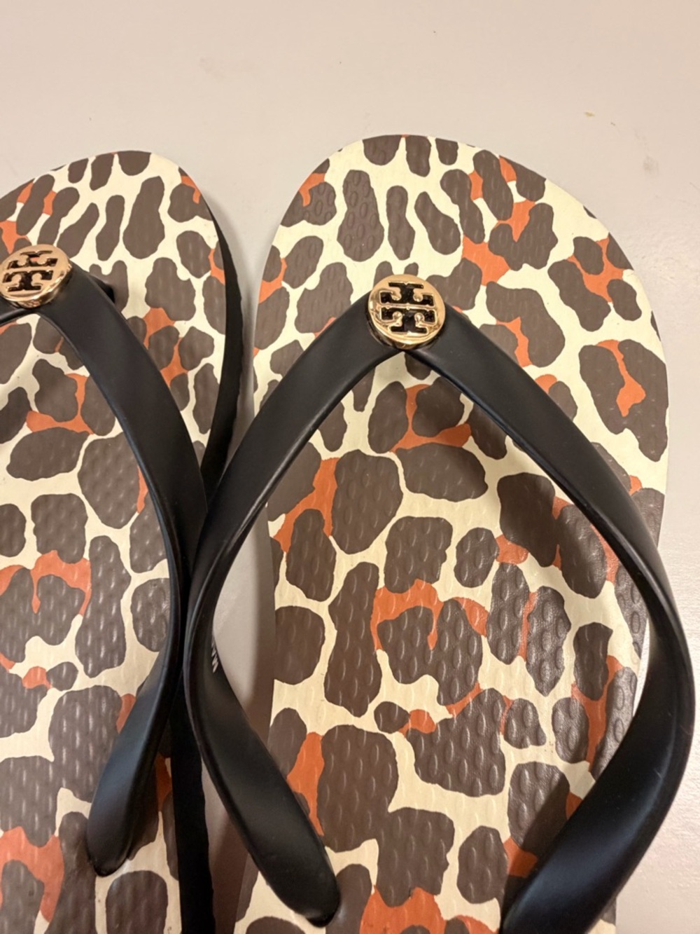 Tory Burch Black Strap Leopard Print Flip Flops - Picture 5 of 10